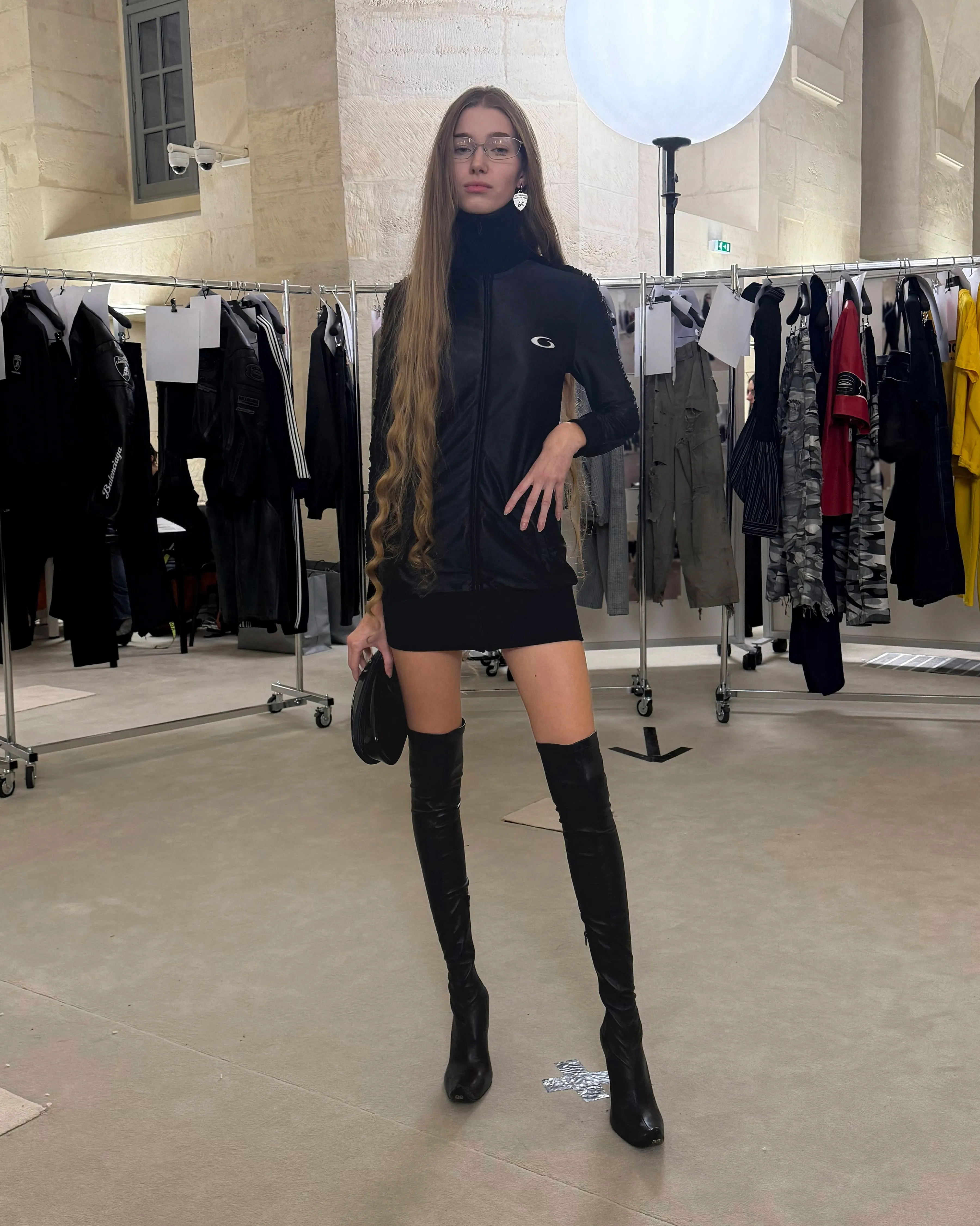 BALENCIAGA WARDROBE 黒ニット Balenciaga Fall 25 | Constructing the Essentials